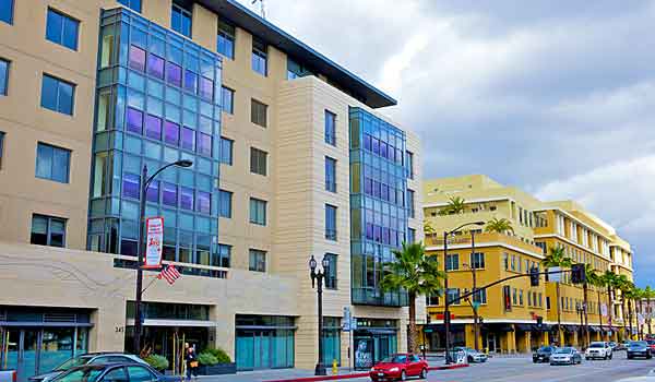 montana-westernasset in Pasadena (Photo - Jonathan Edewards).