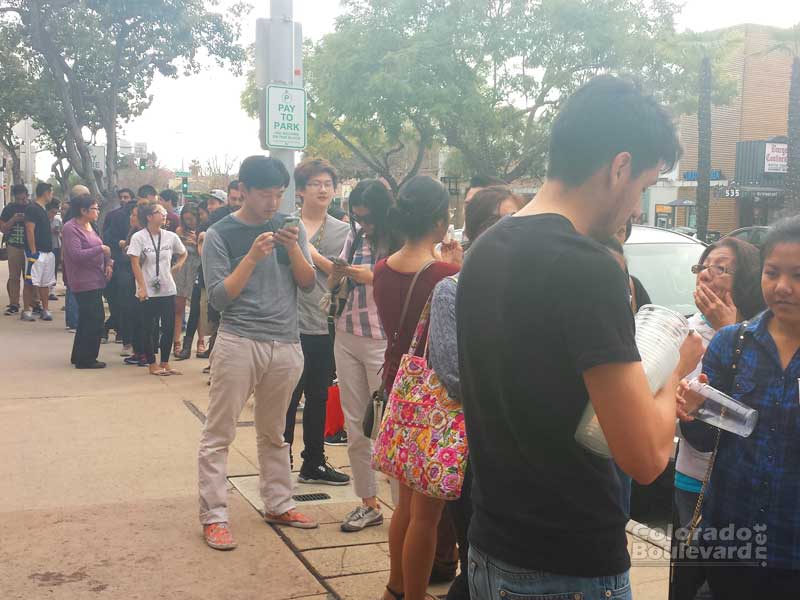 Tpumps line on South Lake Ave (Photo - Staff).