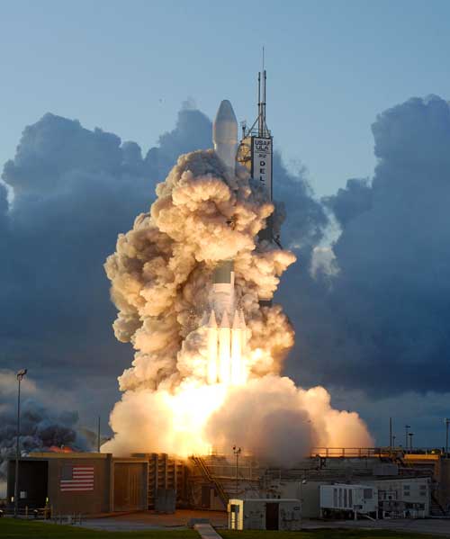 Dawn launched at dawn (7:34 a.m. EDT) from Cape Canaveral Air Force Station, Sep. 27, 2007 (Photo - KSC/NASA).