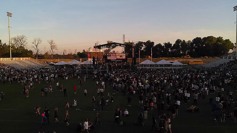 Crowd gathering at a Bernie Sanders rally (Photo - Robin Southworth).